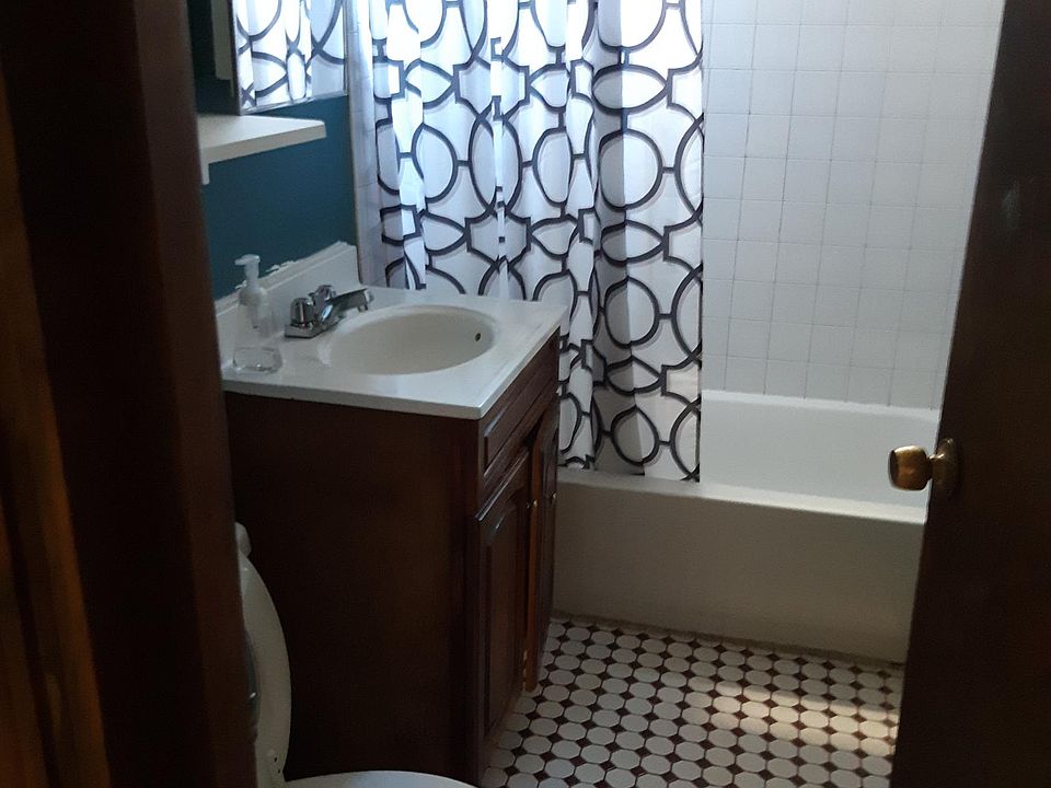 2nd image of 7 Albany St #1