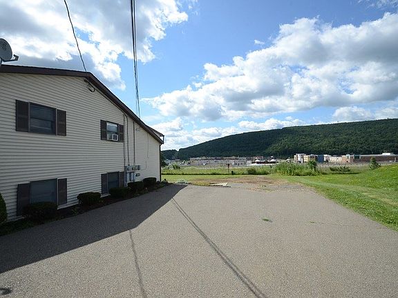 3rd image of 63 Colonial Dr