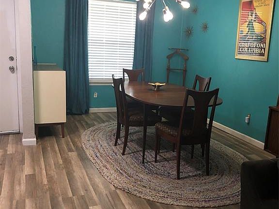 4th image of 701 N Hunters Glen Cir