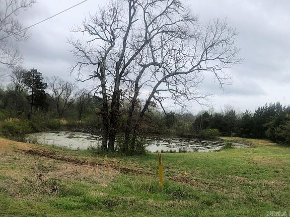 3rd image of 936 Cemetery Rd