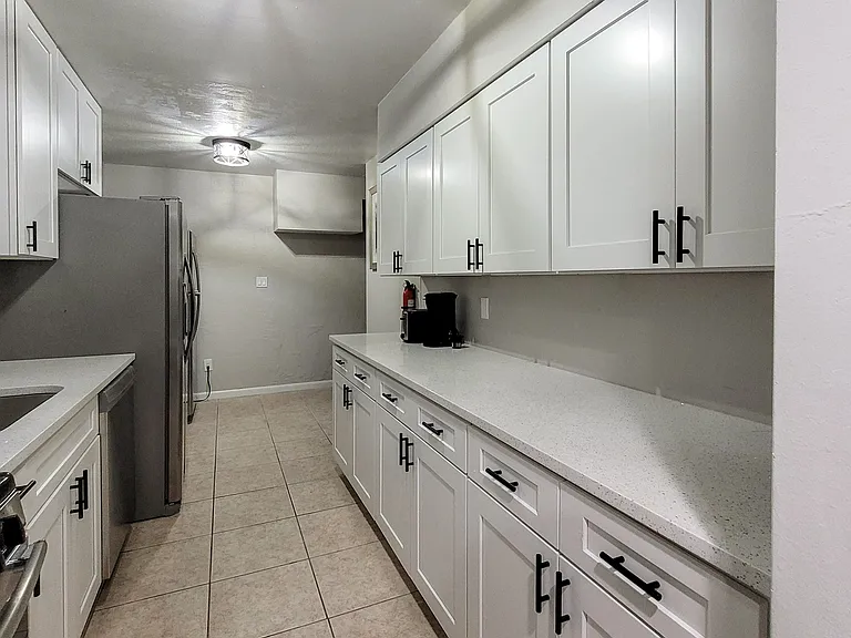 NE 19th Pl — Photo 9