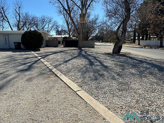 3rd image of 1505 W Riverside Dr