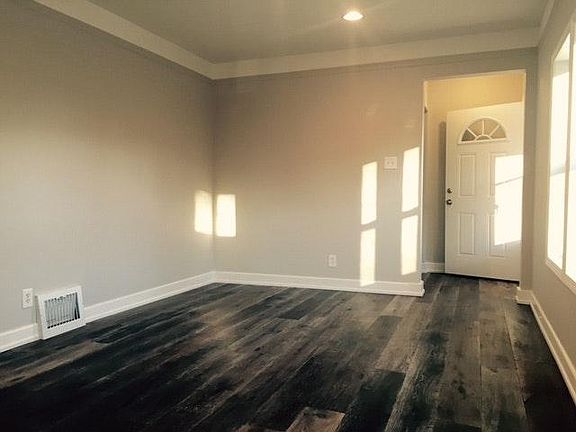 4th image of 218 W Bennett Ave