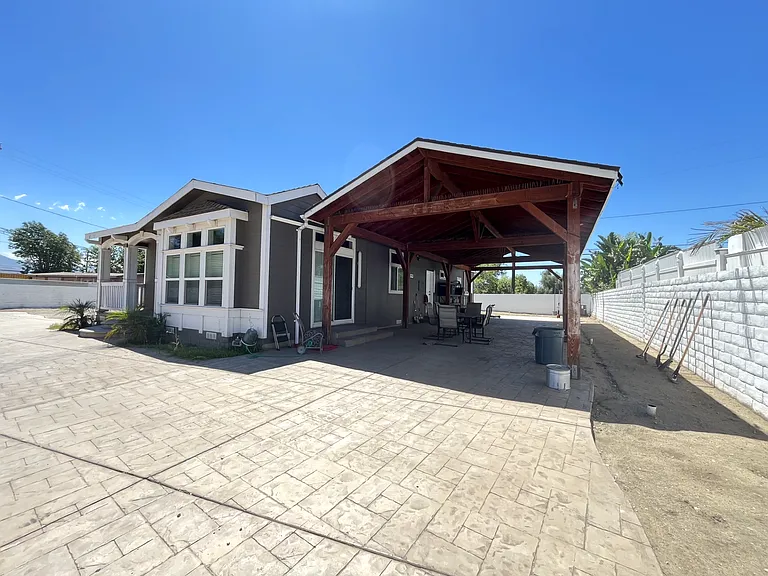 2203 Portola St — Photo 3