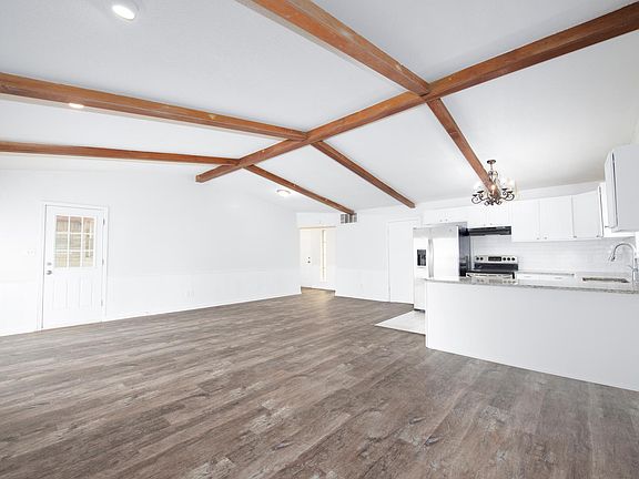 2nd image of 1826 Oakhill Dr