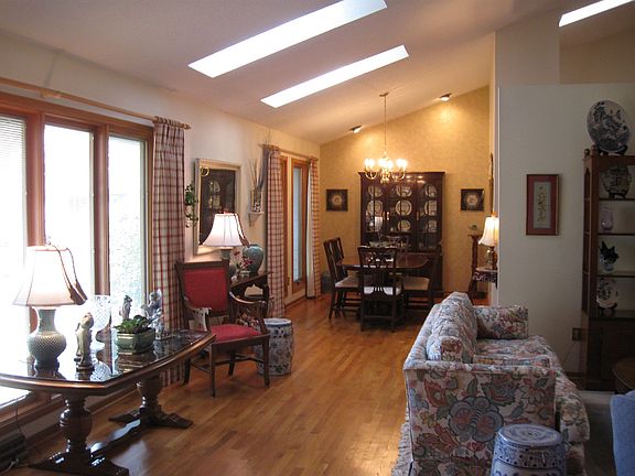 4th image of 1915 Oakway Pl