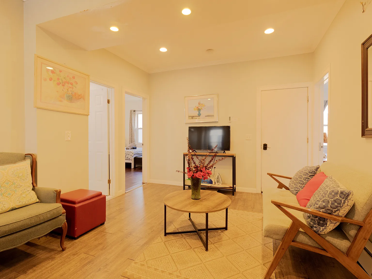 4 bed, 1245 sqft, $4,500 — Photo 4