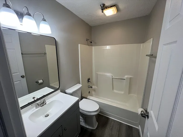 300 Stewart Ln #22 — Photo 7