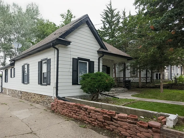 1935 Francis Ave — Photo 1