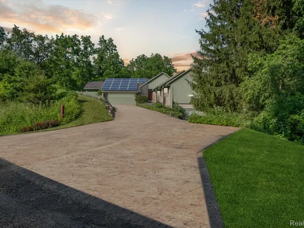 2172 Anns Way, Ann Arbor, MI 48105