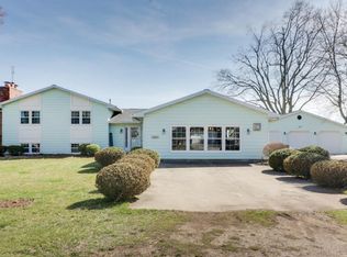 17437 Air Strip Rd, Hudson, IL 61748