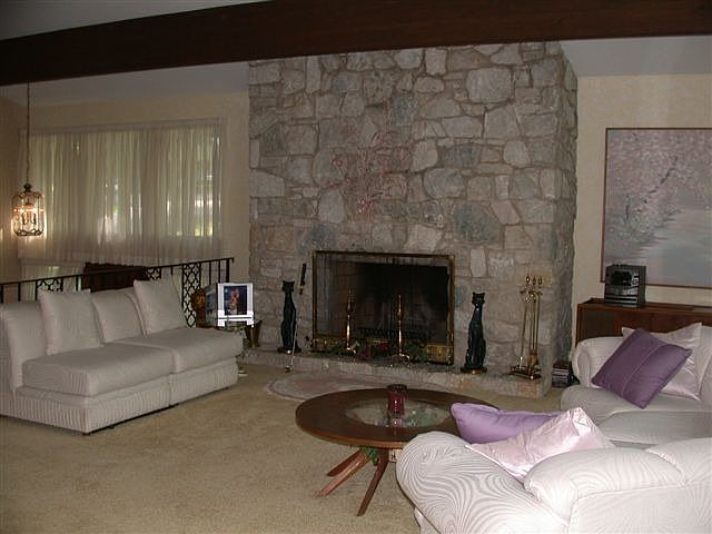 2nd image of 1037 White Oak Dr
