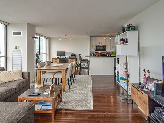 5th image of 405 N Wabash Ave Unit 4203