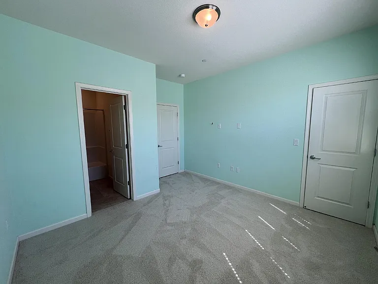 2762 Ferrara Cir — Photo 36
