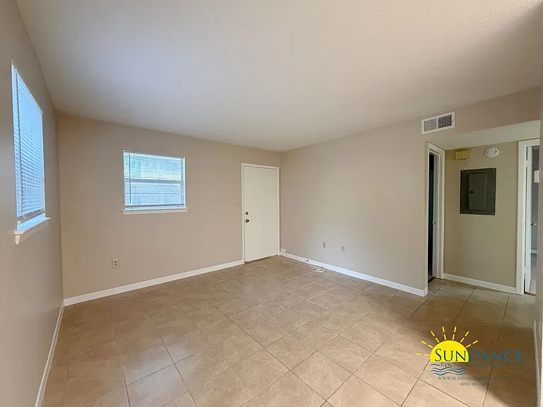 709 Green St #B — Photo 2