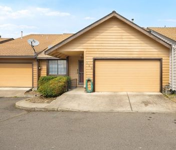 639 Golden Ln, Medford, OR, 97504