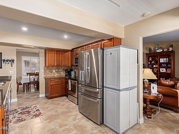 5th image of 4014 W HARTFORD Avenue