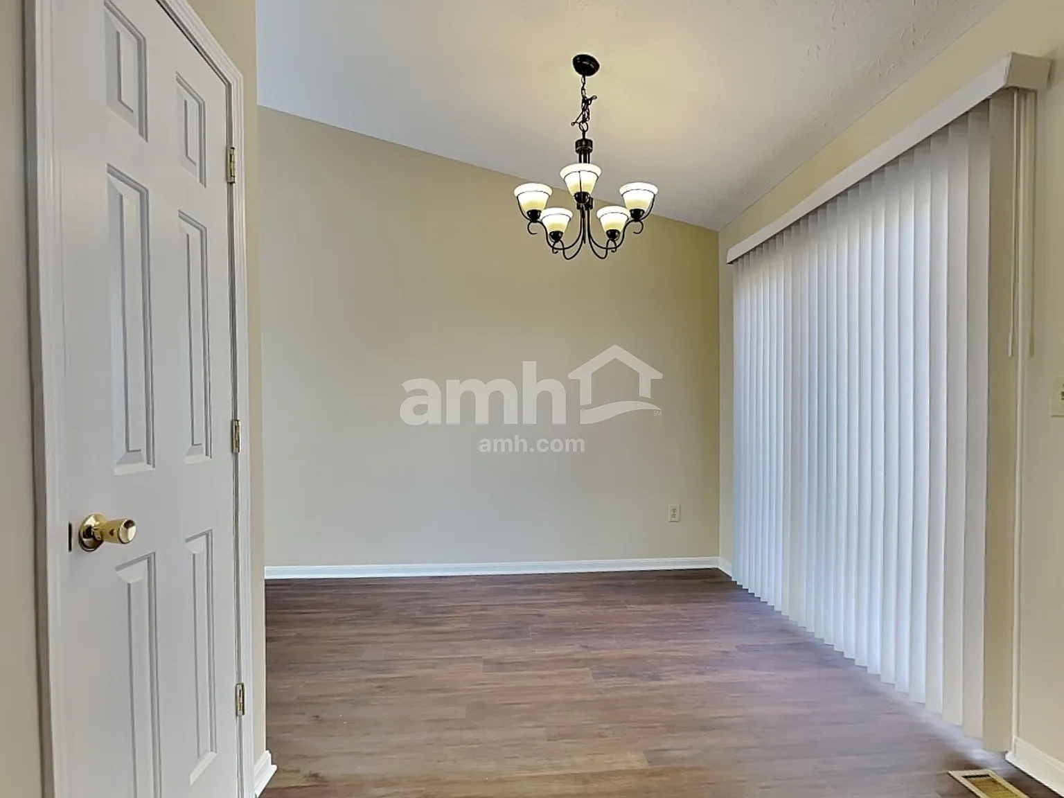 3 bed, 2.0 bath, 1568 sqft, $2,220 — Photo 4