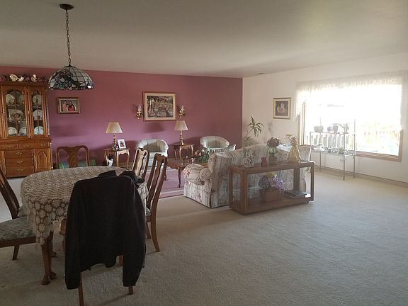 Living room/Dining area