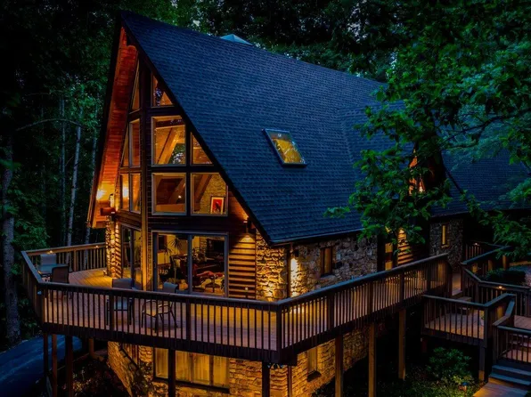 7126 Pine Needle Dr, Boones Mill, VA 24065