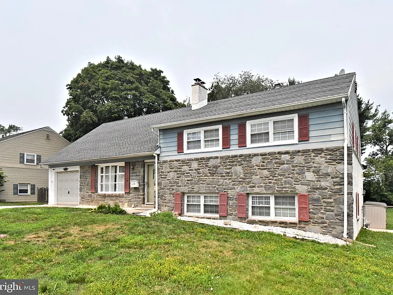 559 General Muhlenberg Rd — Photo 1