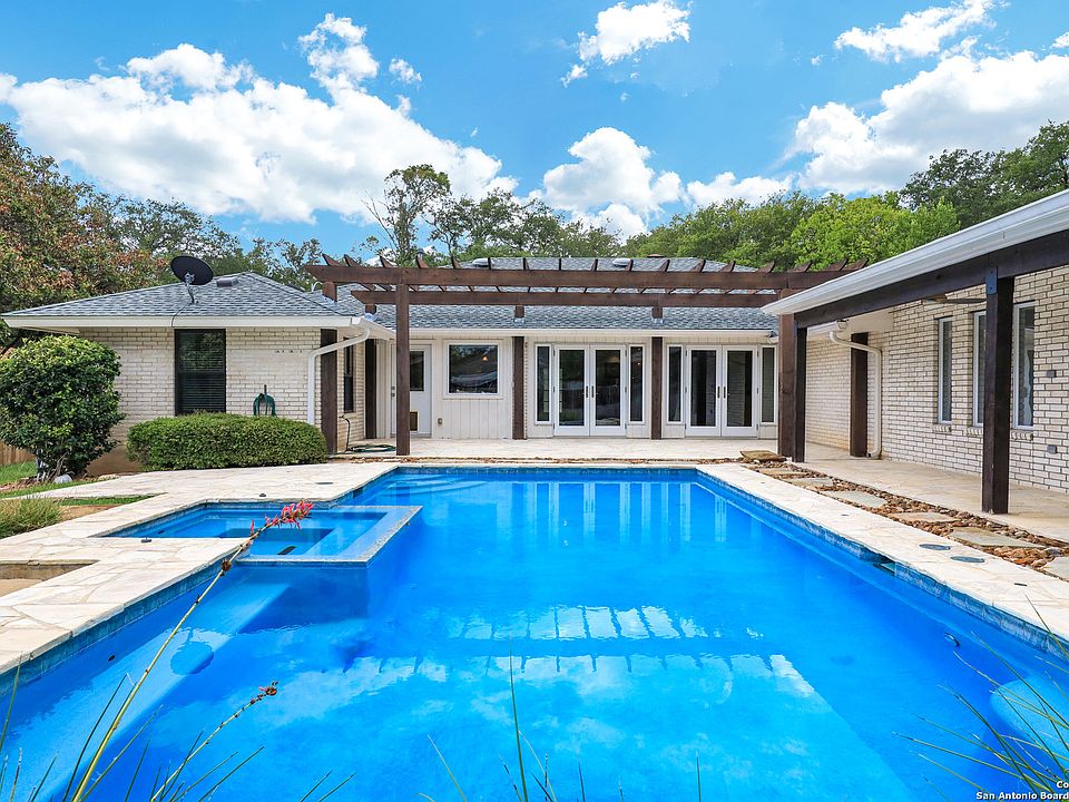 1st image of 319 TWISTED WOOD DR