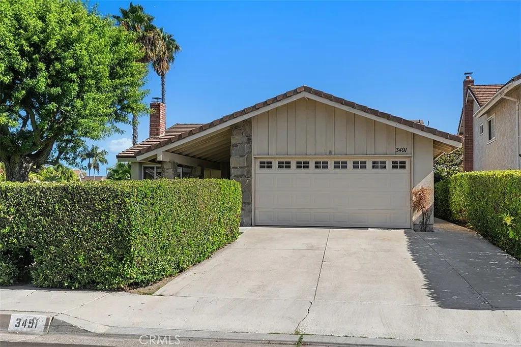3 bed, 2.0 bath, 1426 sqft, $4,500 — Photo 2