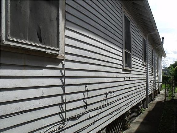 2nd image of 2721/2723 Bruxelles St