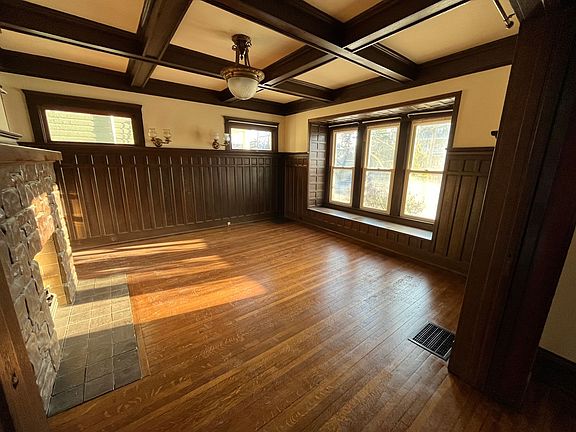3rd image of 896 Grove St #900