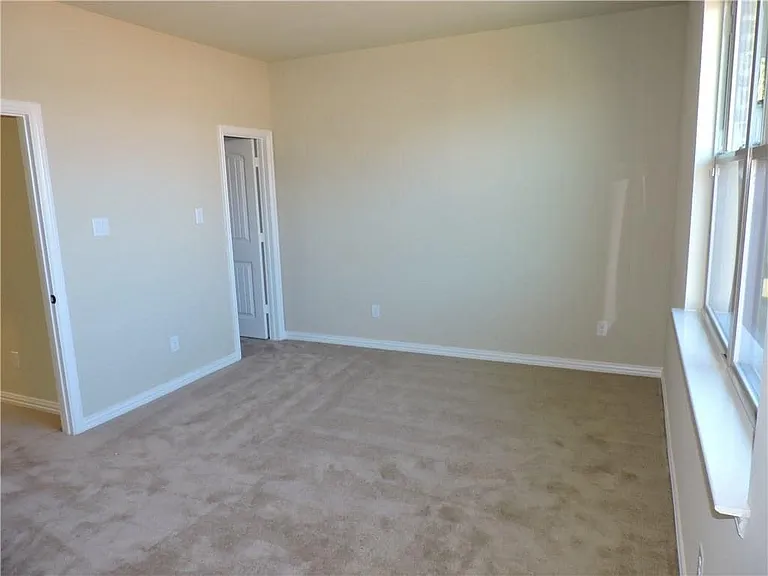 1156 Roma Dr — Photo 13