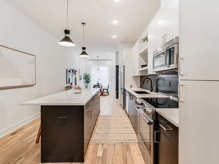 1237 Memorial Dr — Photo 4