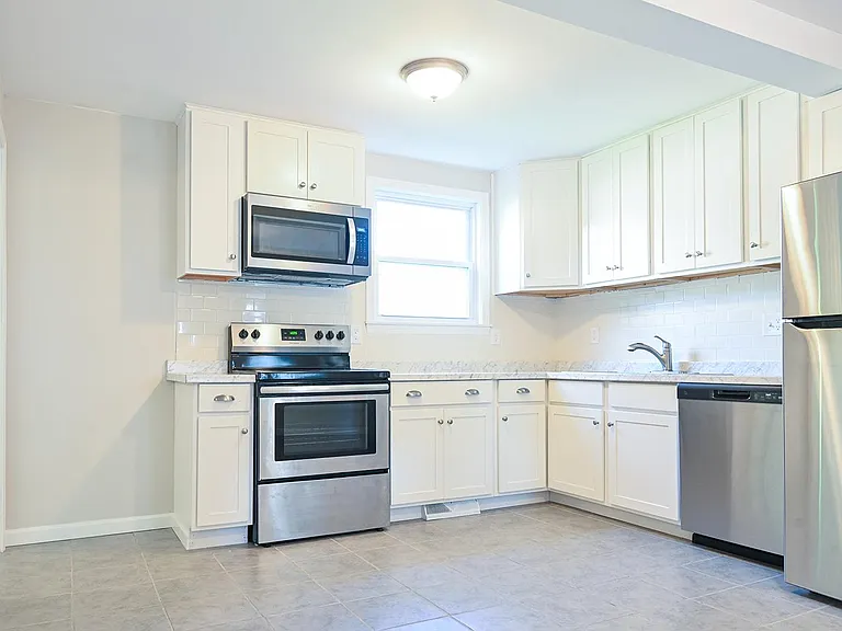 22 Chestnut St #1 — Photo 7