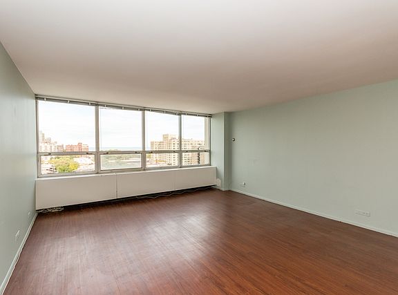 4th image of 1700 E 56th St APT 1403