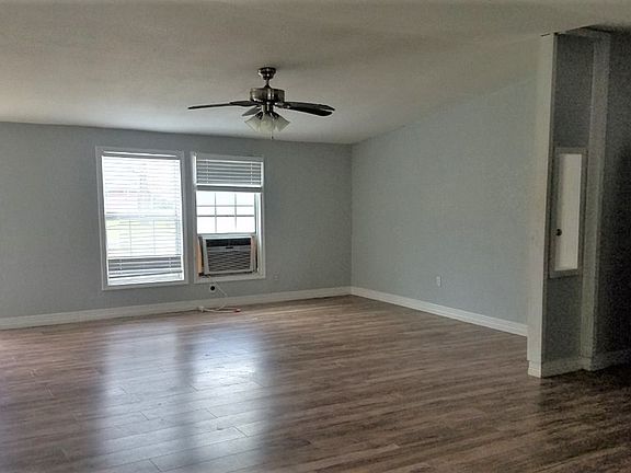 5th image of 270 Branchwood St