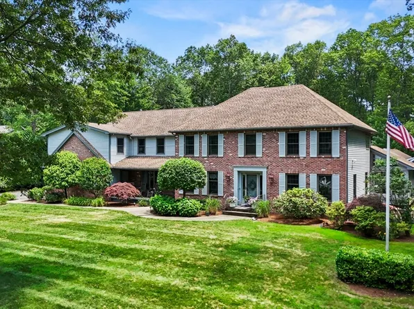 145 Stonehill Rd, East Longmeadow, MA 01028