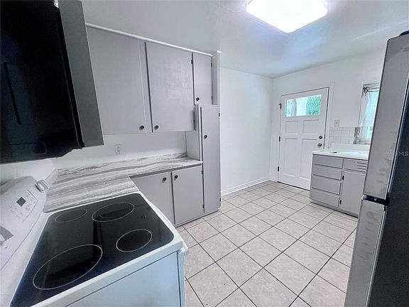 5th image of 2707 NW 4th Ave
