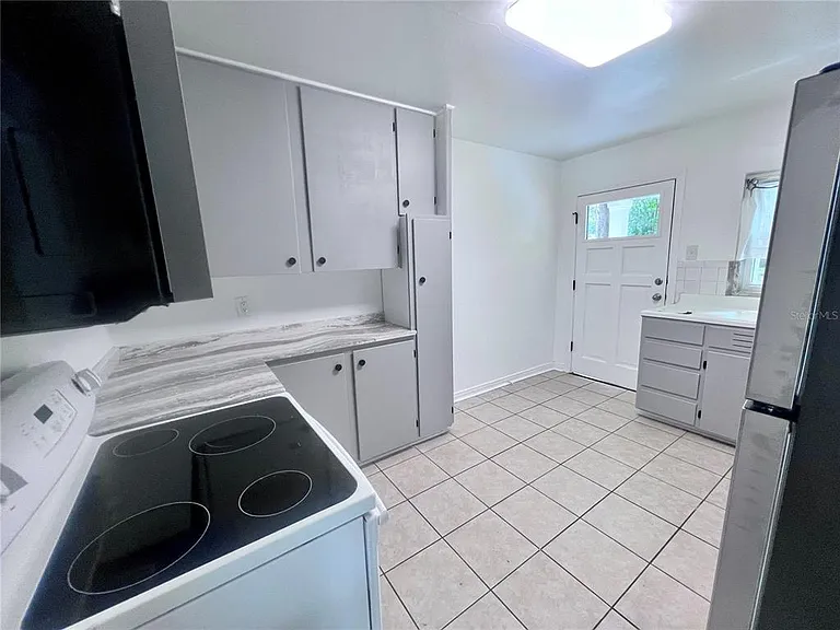 2707 NW 4th Ave — Photo 5