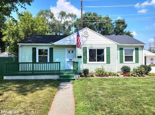 22 Canfield Dr, Mount Clemens, MI 48043
