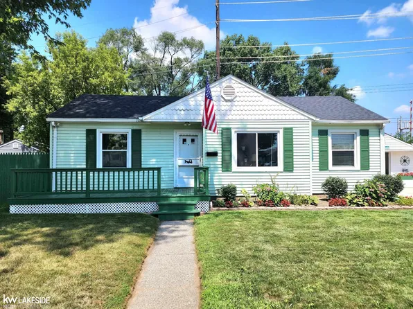 22 Canfield Dr, Mount Clemens, MI 48043