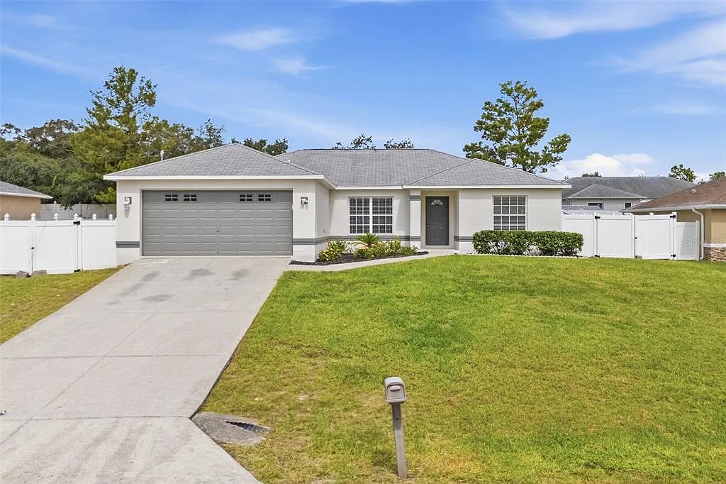 3 bed, 2.0 bath, 1559 sqft, $2,195 — Photo 2