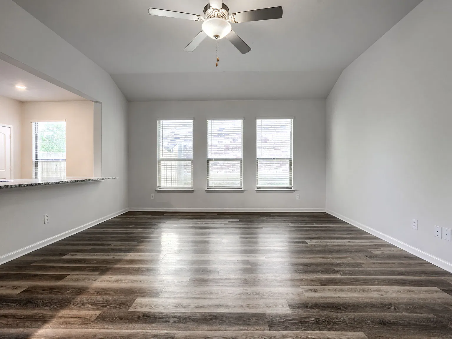 4 bed, 1798 sqft, $2,149 — Photo 4
