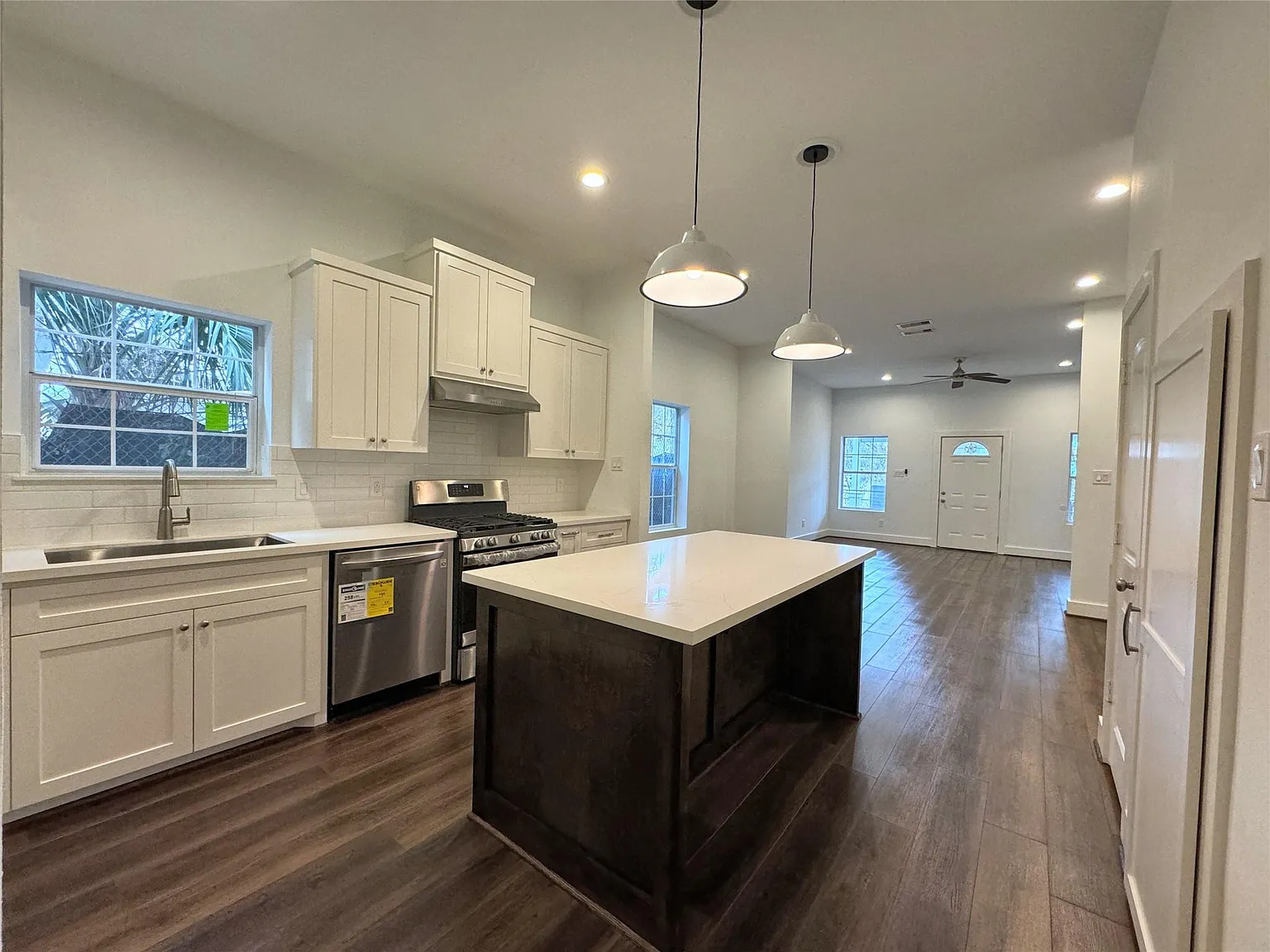 3 bed, 2.5 bath, $2,050 — Photo 3