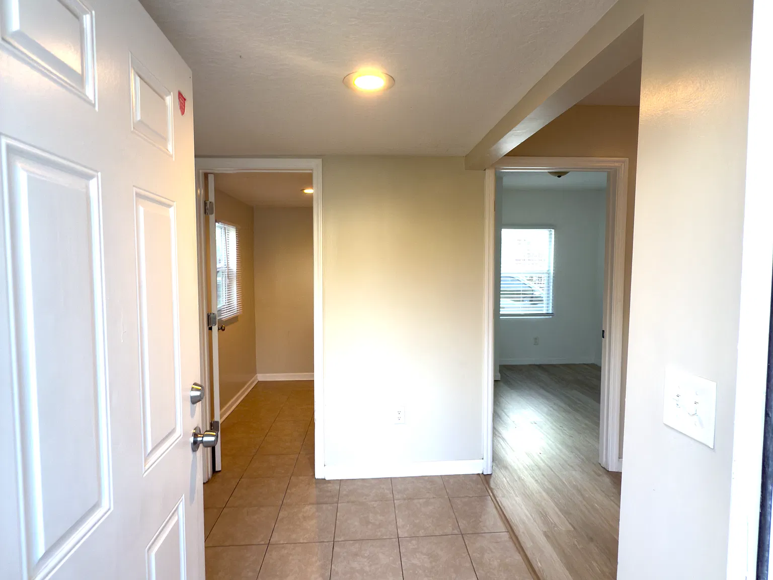 2 bed, 712 sqft, $1,275 — Photo 2