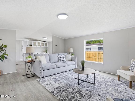3rd image of 8427 MCGLOTHLIN Street