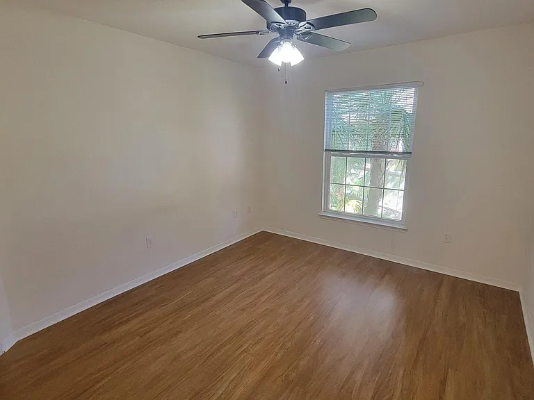 10121 Courtney Palms Blvd #201 — Photo 11