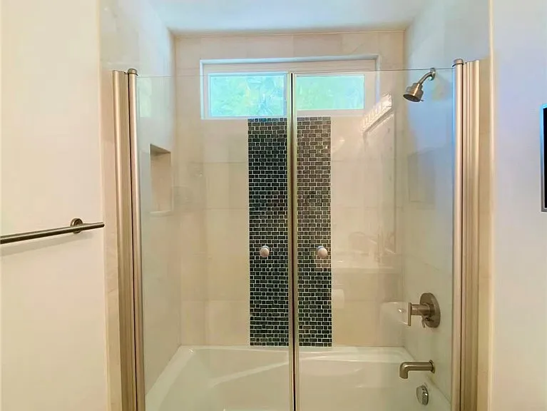 1456 Winterwood Ln — Photo 15