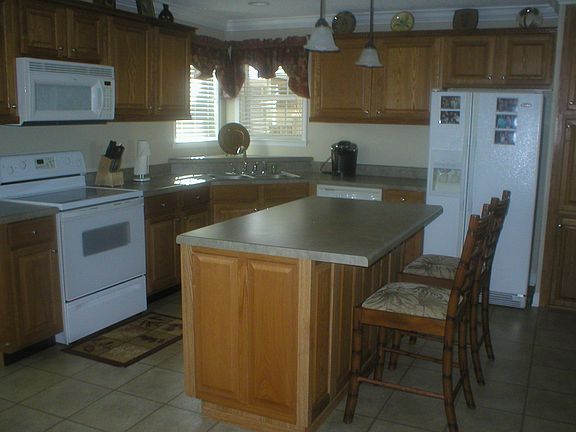 3rd image of 2701 Holmes Dr