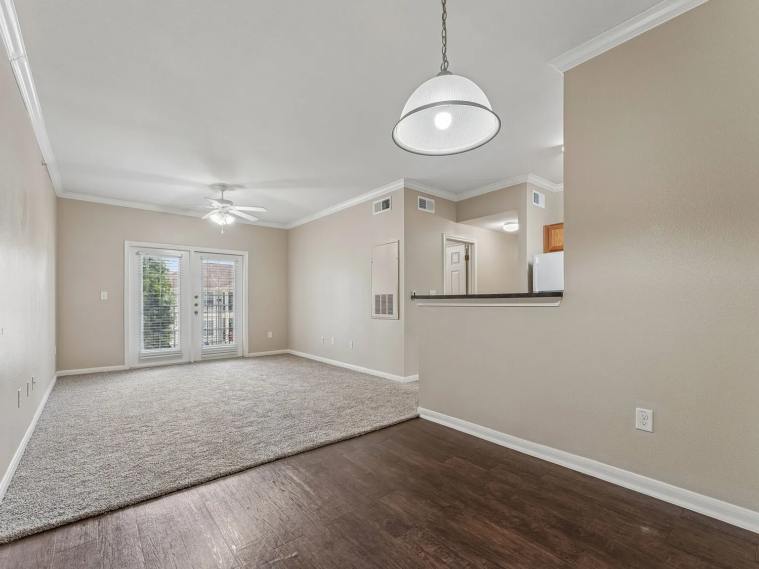 Point Royale Apartments — Photo 2