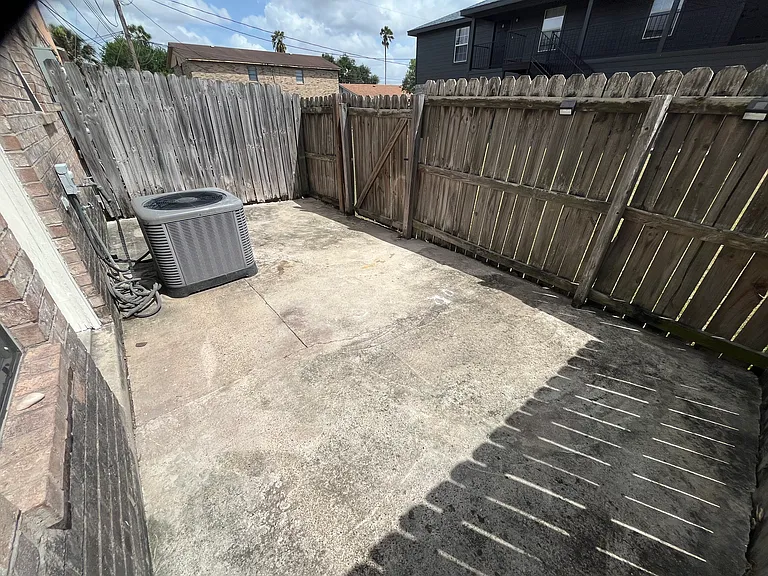 955 Live Oak Cir #C — Photo 11