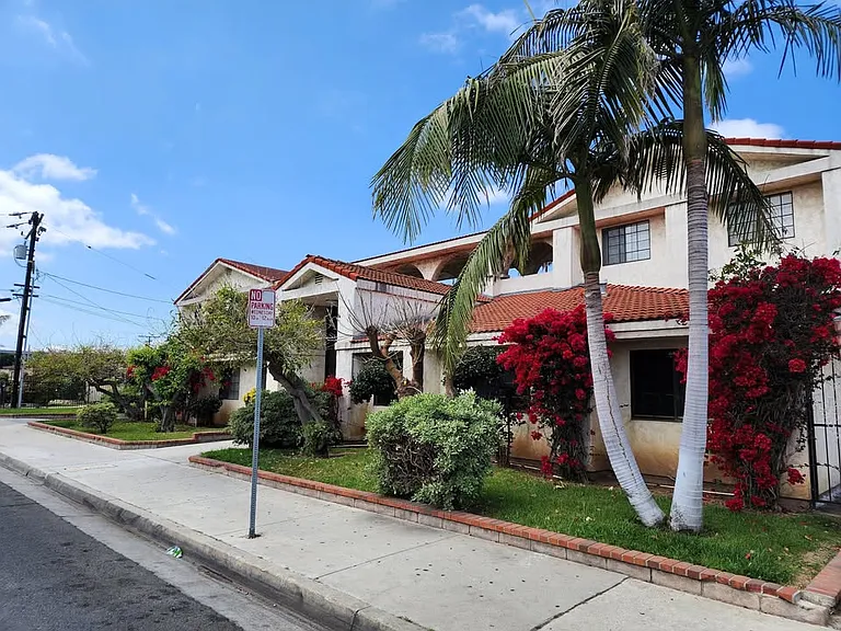Villa Pacifica Apartments — Photo 20